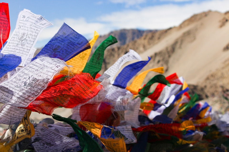 holy-flags-3859212_960_720