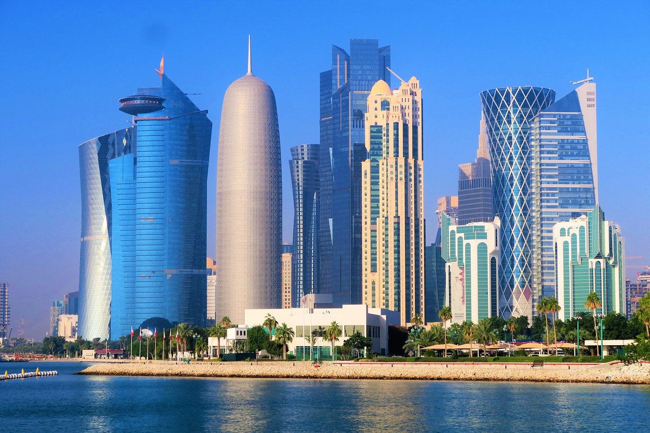 skyscrapers-3850732_1280